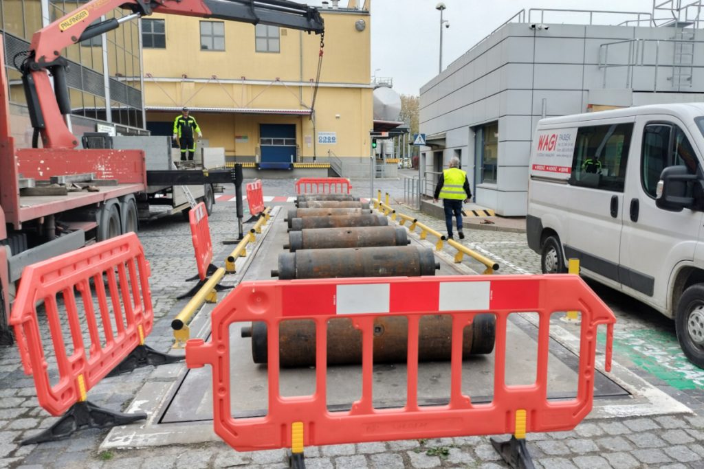 Prace modernizacyjne wagi samochodowej w browarze Żywca w Elblągu